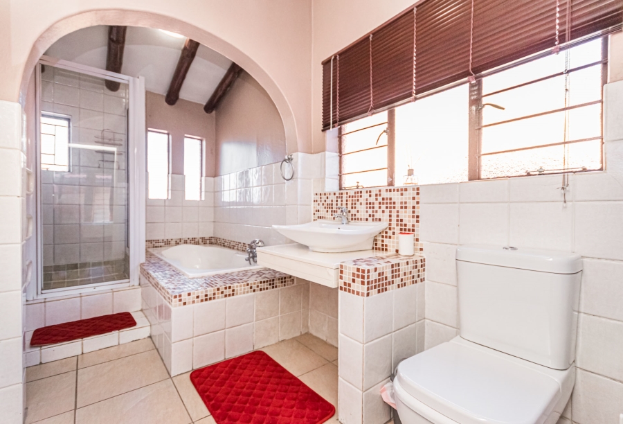 5 Bedroom Property for Sale in Doringkloof Gauteng