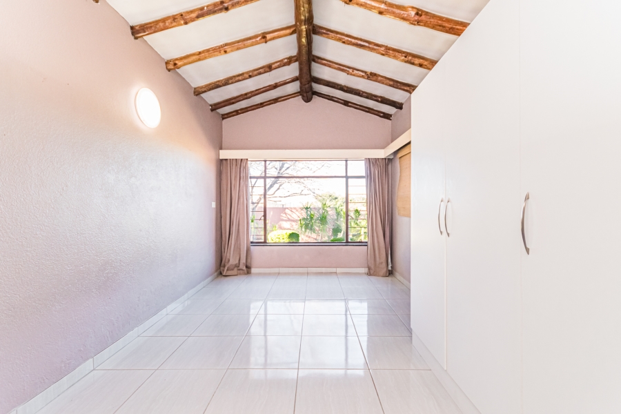 5 Bedroom Property for Sale in Doringkloof Gauteng