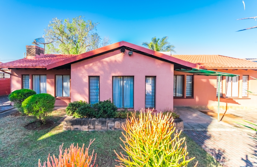 5 Bedroom Property for Sale in Doringkloof Gauteng