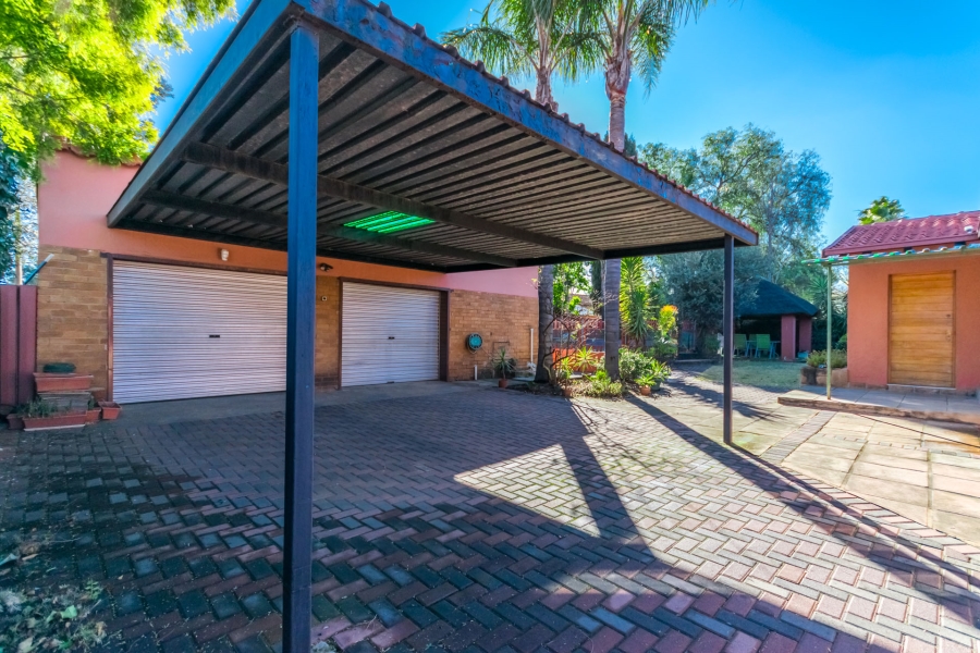 5 Bedroom Property for Sale in Doringkloof Gauteng