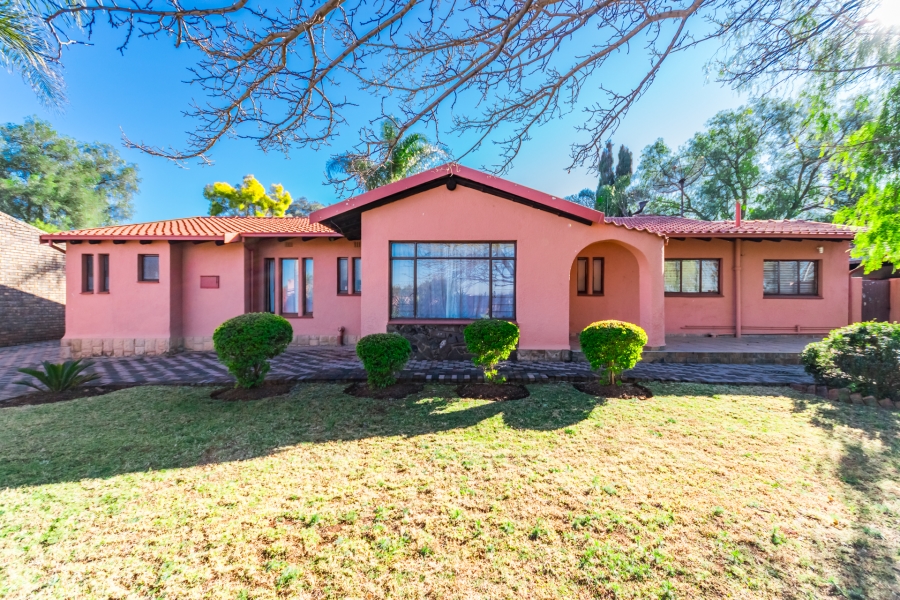 5 Bedroom Property for Sale in Doringkloof Gauteng