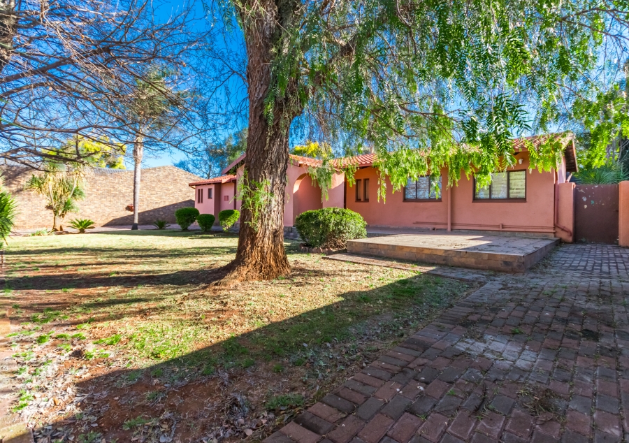 5 Bedroom Property for Sale in Doringkloof Gauteng