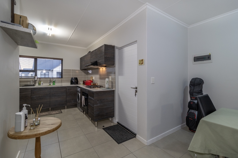 2 Bedroom Property for Sale in Greenstone Crest Gauteng
