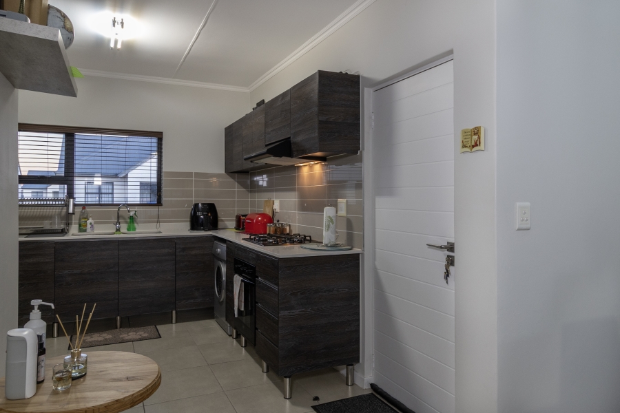 2 Bedroom Property for Sale in Greenstone Crest Gauteng