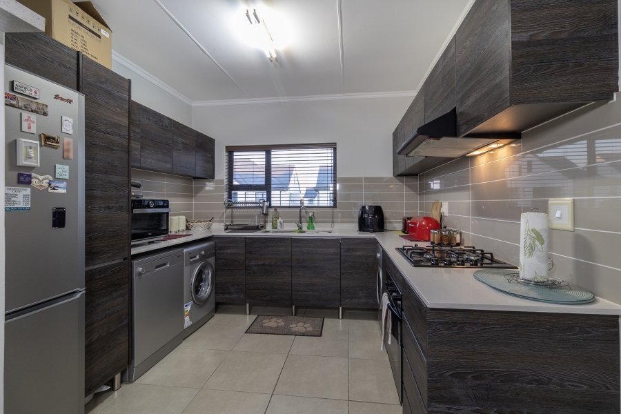2 Bedroom Property for Sale in Greenstone Crest Gauteng