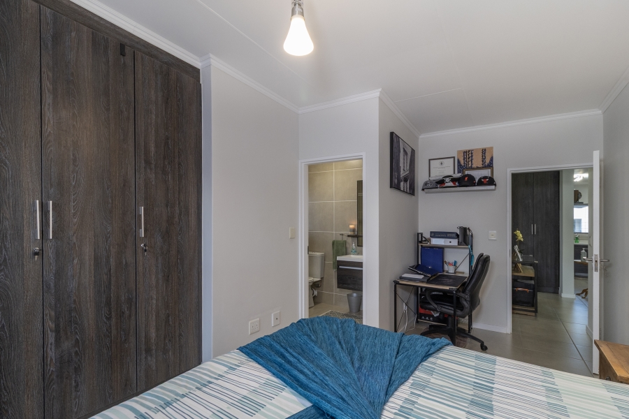 2 Bedroom Property for Sale in Greenstone Crest Gauteng