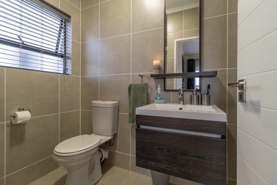 2 Bedroom Property for Sale in Greenstone Crest Gauteng