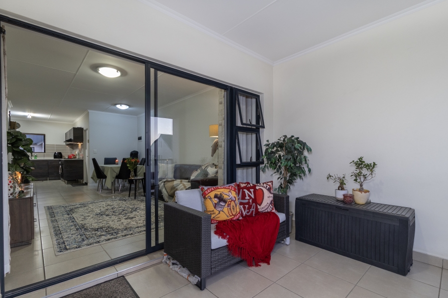 2 Bedroom Property for Sale in Greenstone Crest Gauteng
