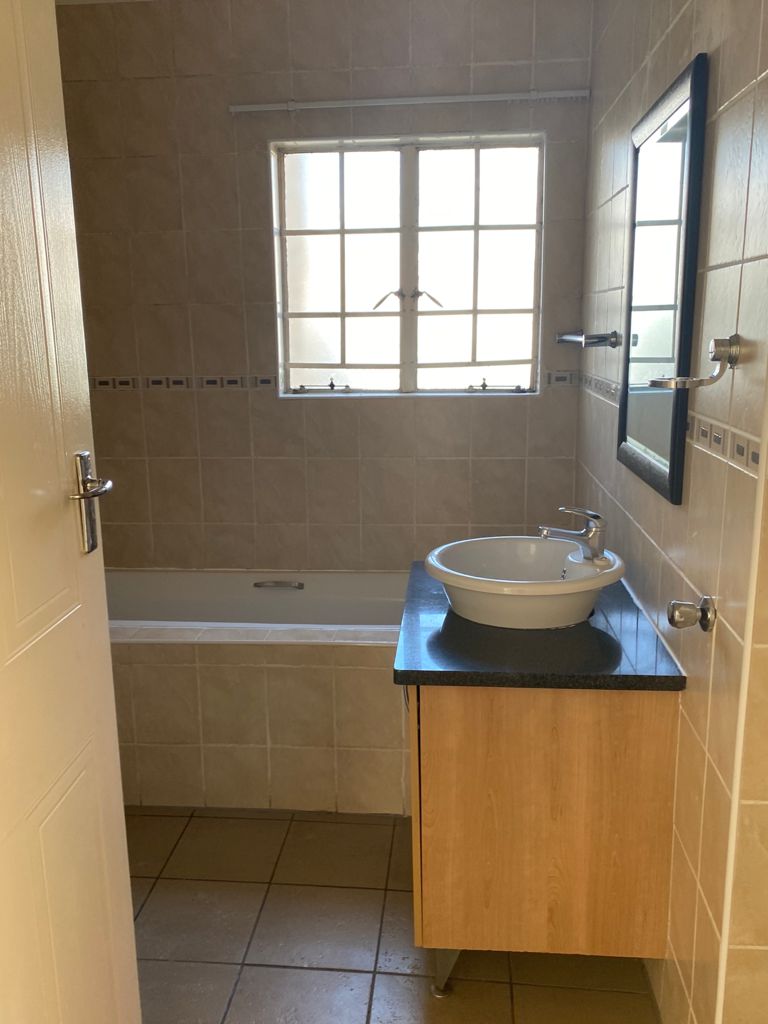 To Let 2 Bedroom Property for Rent in Noordwyk Gauteng