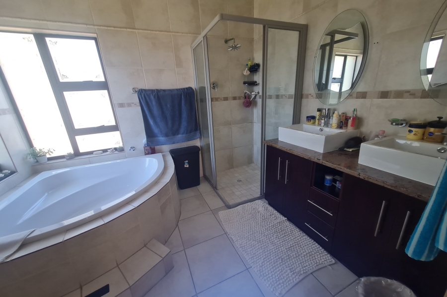 4 Bedroom Property for Sale in Ruimsig Gauteng