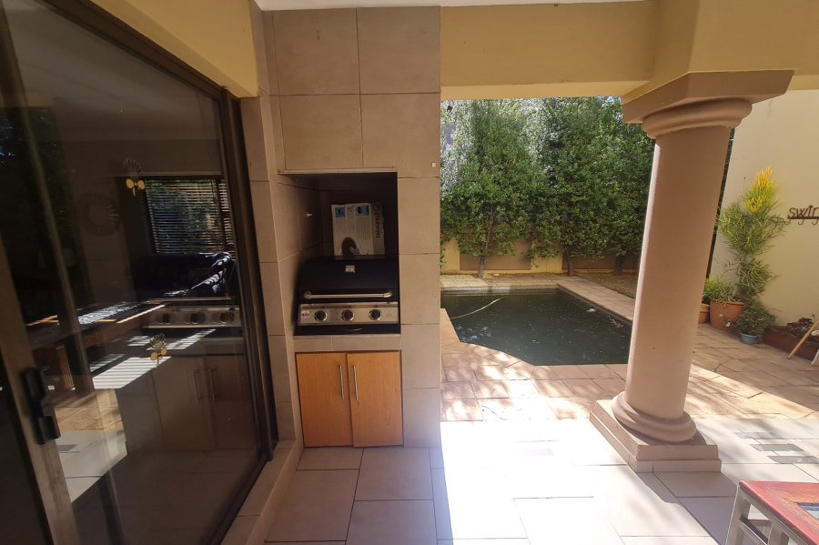 4 Bedroom Property for Sale in Ruimsig Gauteng