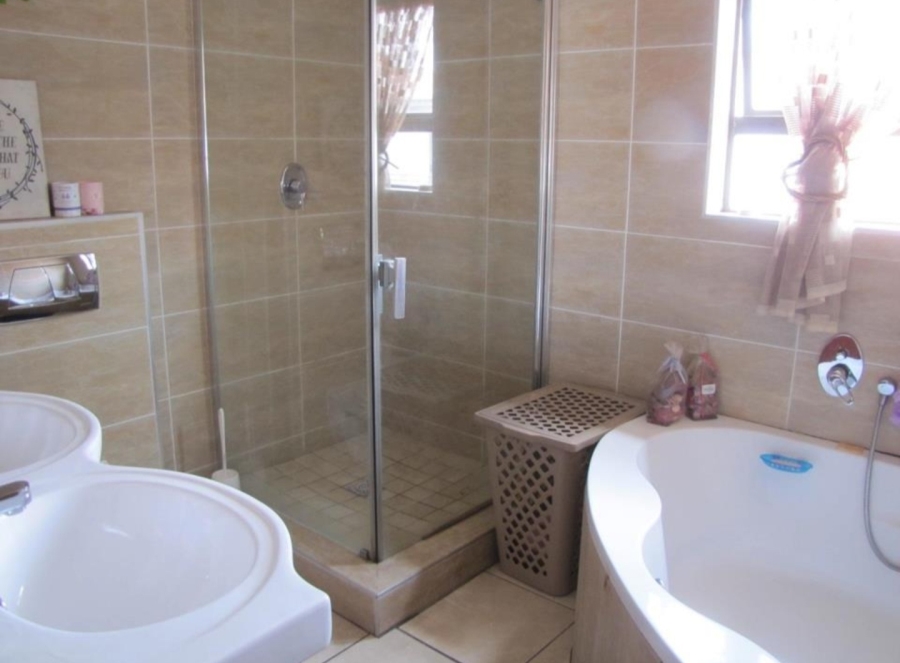 4 Bedroom Property for Sale in Vanderbijlpark SE 2 Gauteng