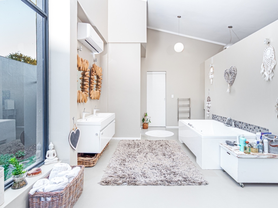 4 Bedroom Property for Sale in Monaghan Farm Gauteng