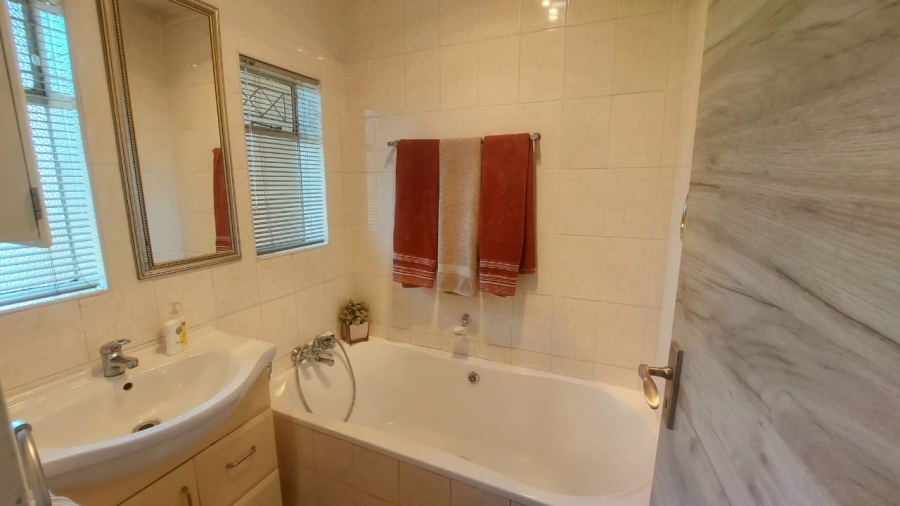 4 Bedroom Property for Sale in Vanderbijlpark SW 5 Gauteng
