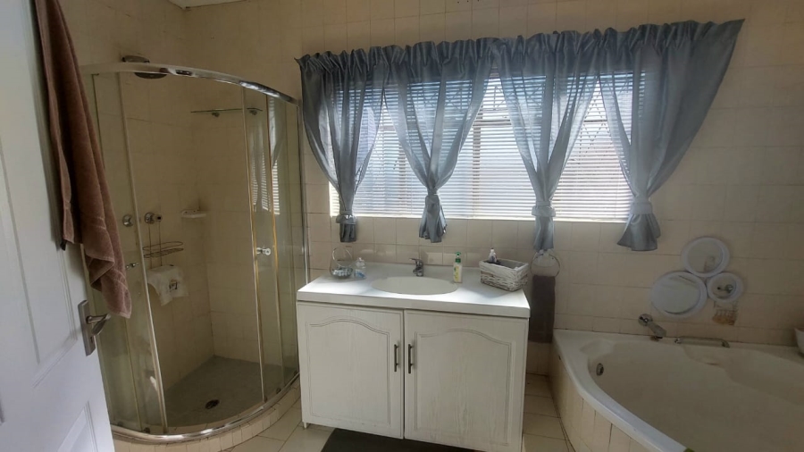 4 Bedroom Property for Sale in Vanderbijlpark SW 5 Gauteng