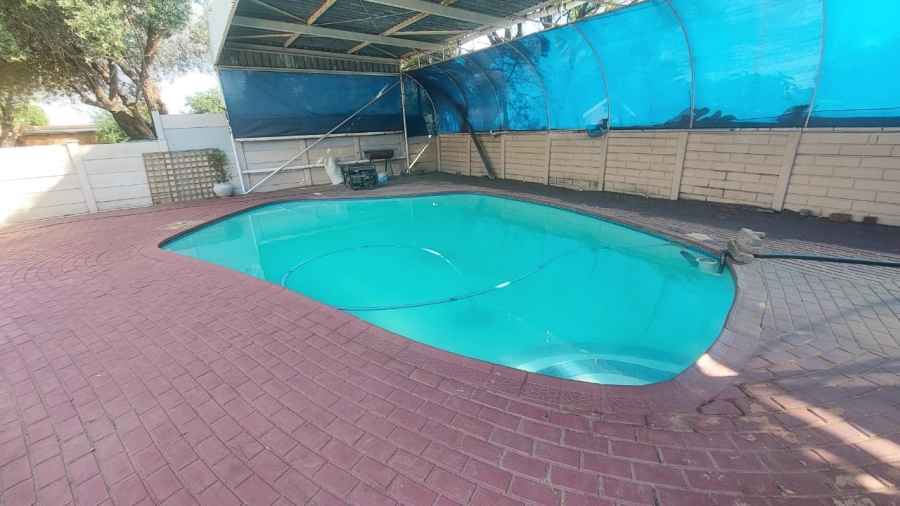 4 Bedroom Property for Sale in Vanderbijlpark SW 5 Gauteng