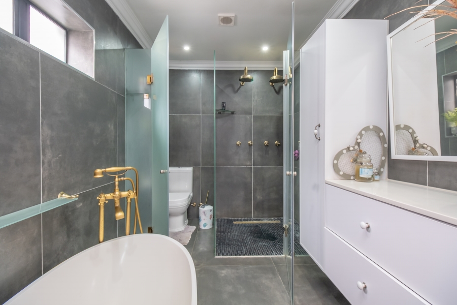 5 Bedroom Property for Sale in Quellerie Park Gauteng