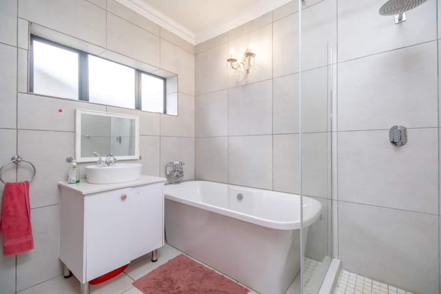 5 Bedroom Property for Sale in Quellerie Park Gauteng