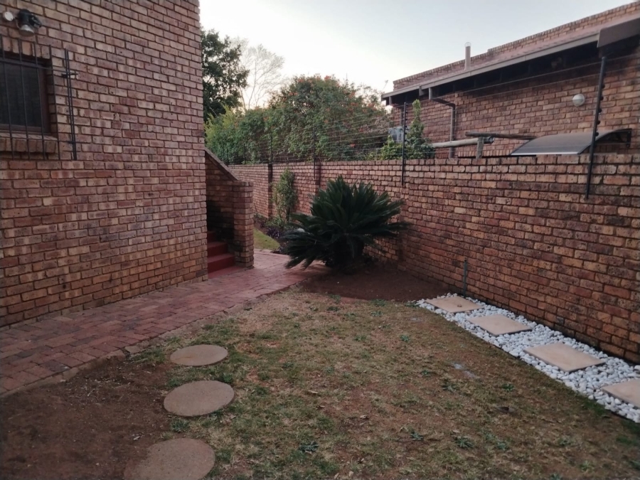 To Let 4 Bedroom Property for Rent in Wapadrand Gauteng