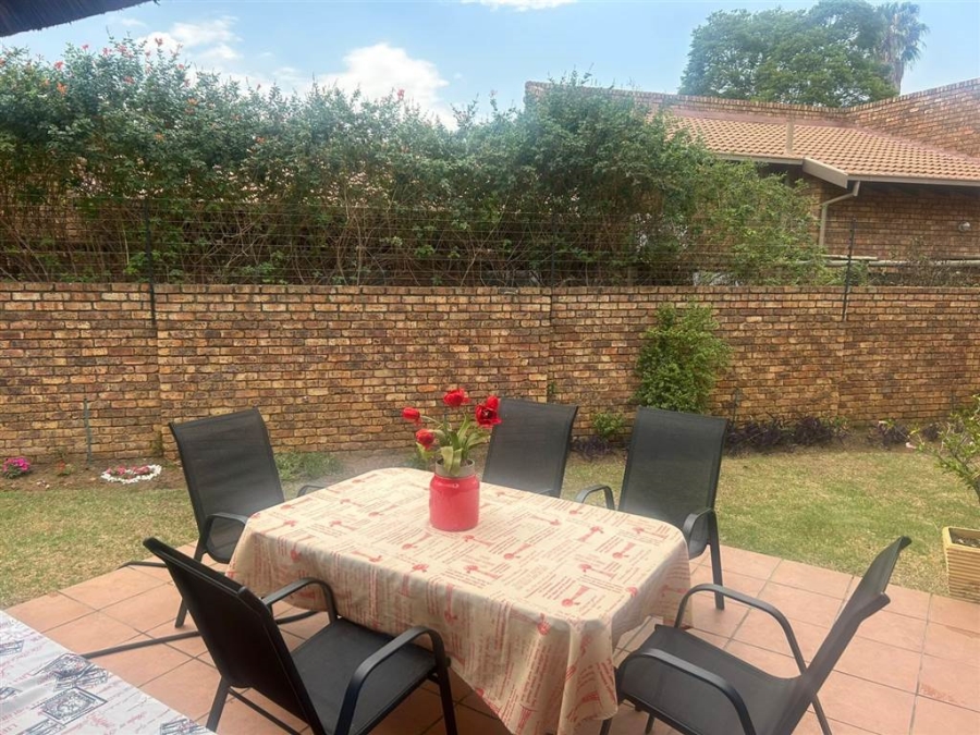 To Let 4 Bedroom Property for Rent in Wapadrand Gauteng