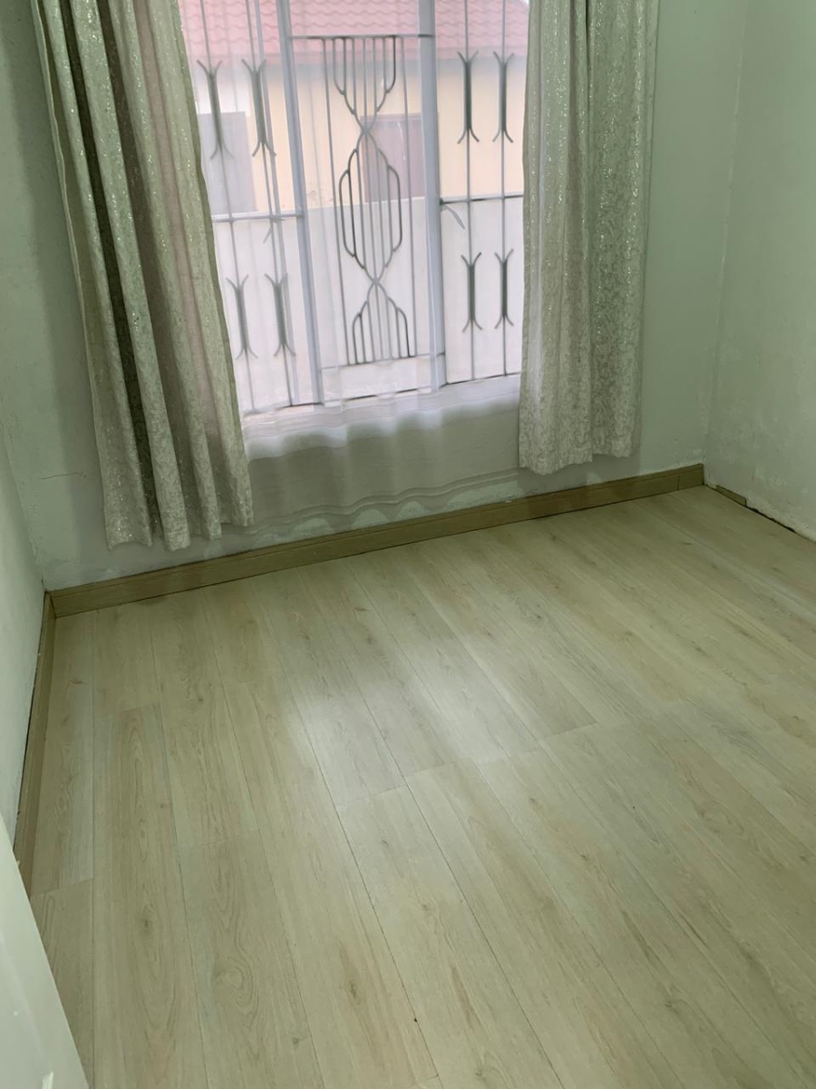 2 Bedroom Property for Sale in Roodekop Gauteng