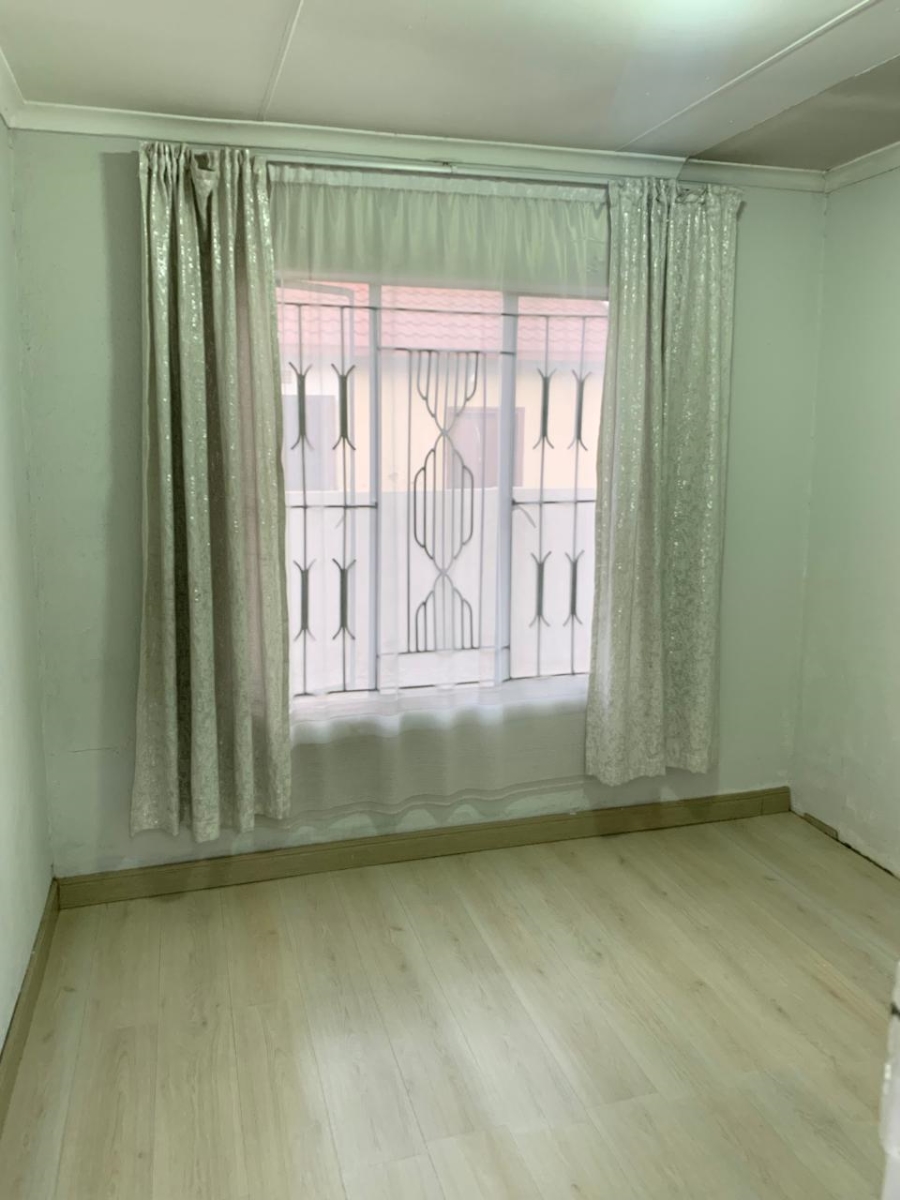 2 Bedroom Property for Sale in Roodekop Gauteng