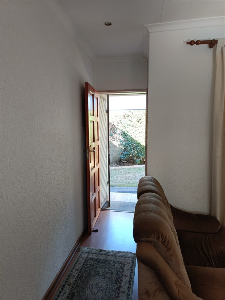 To Let 2 Bedroom Property for Rent in Allens Nek Gauteng