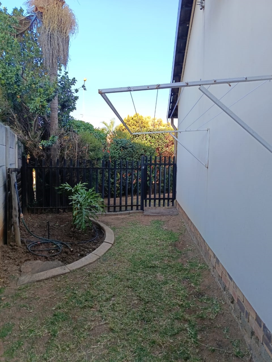 To Let 2 Bedroom Property for Rent in Allens Nek Gauteng