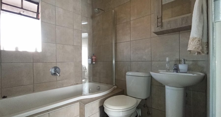 2 Bedroom Property for Sale in Montana Gauteng
