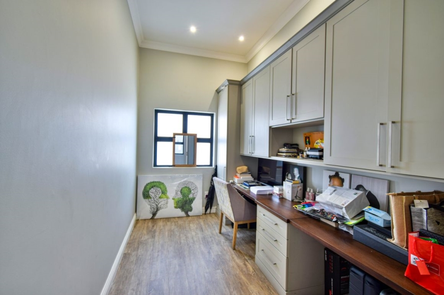 4 Bedroom Property for Sale in Midstream Ridge Gauteng