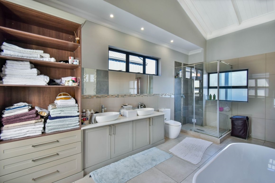 4 Bedroom Property for Sale in Midstream Ridge Gauteng