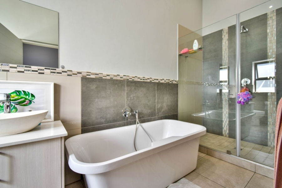 4 Bedroom Property for Sale in Midstream Ridge Gauteng