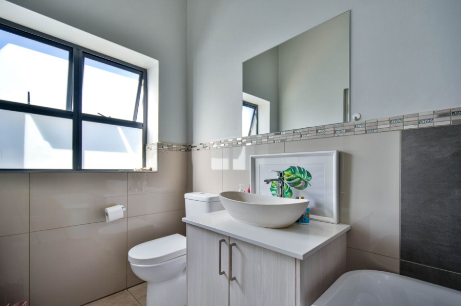 4 Bedroom Property for Sale in Midstream Ridge Gauteng