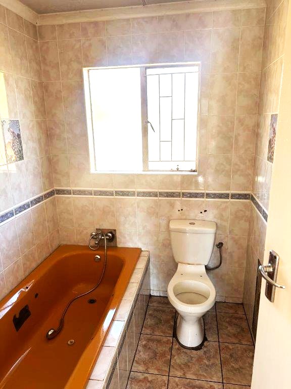 2 Bedroom Property for Sale in The Orchards Gauteng