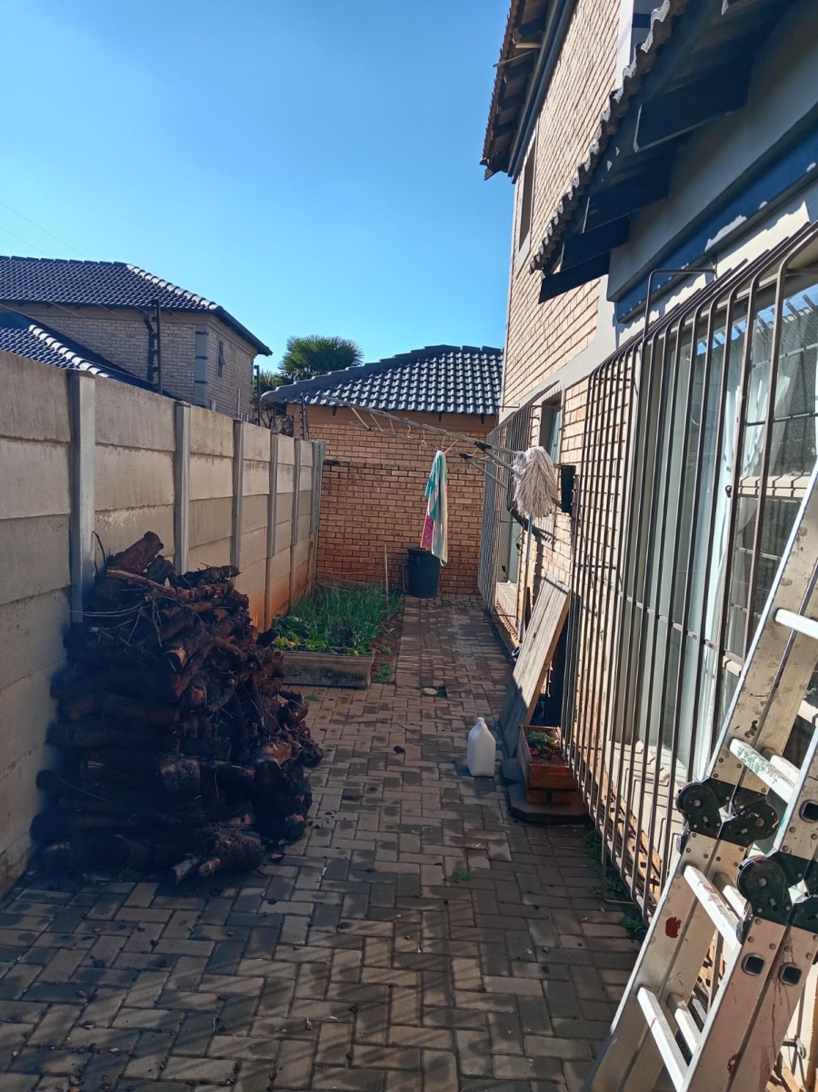 To Let 3 Bedroom Property for Rent in Ravenswood Gauteng
