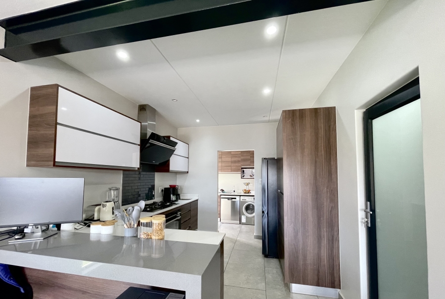 3 Bedroom Property for Sale in Crowthorne AH Gauteng