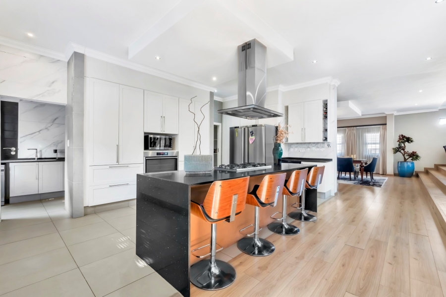 To Let 4 Bedroom Property for Rent in Bryanston Gauteng