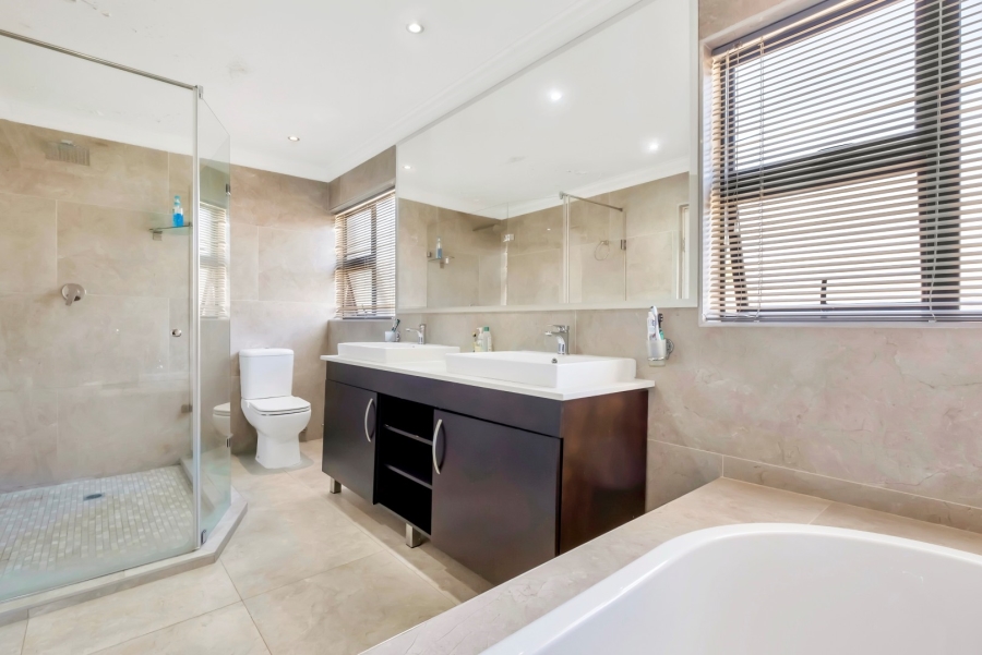 To Let 4 Bedroom Property for Rent in Bryanston Gauteng