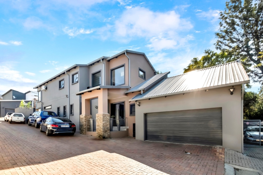 To Let 4 Bedroom Property for Rent in Bryanston Gauteng