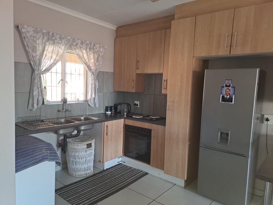 To Let 3 Bedroom Property for Rent in Petersfield Gauteng