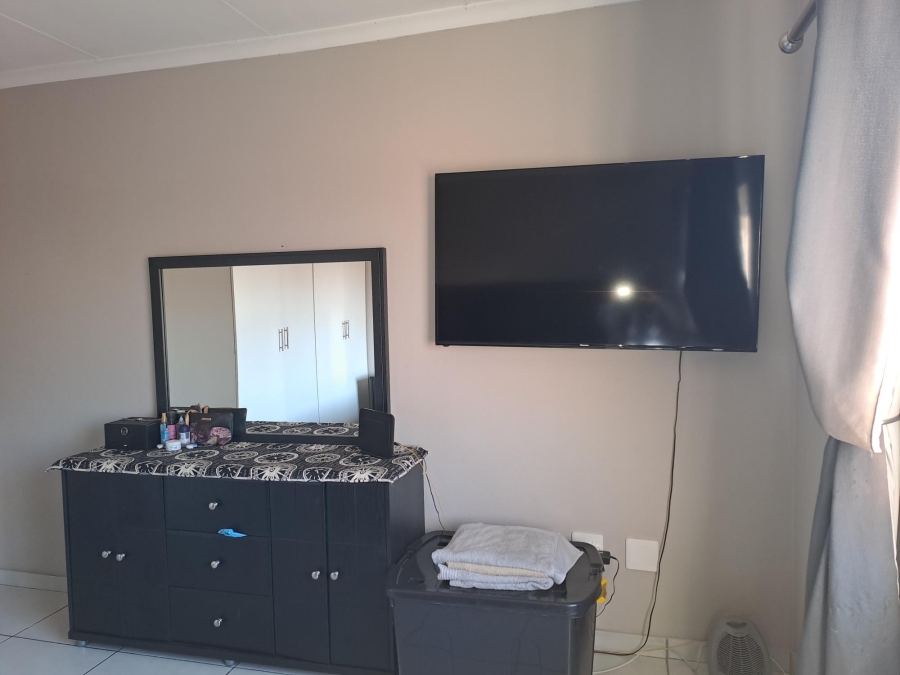 To Let 3 Bedroom Property for Rent in Petersfield Gauteng