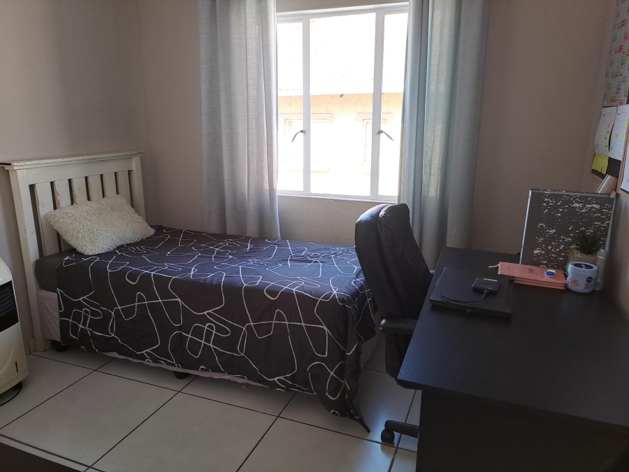 To Let 3 Bedroom Property for Rent in Petersfield Gauteng