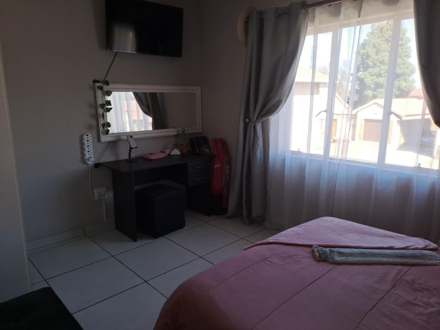 To Let 3 Bedroom Property for Rent in Petersfield Gauteng