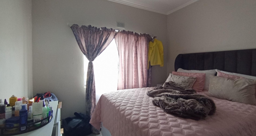 2 Bedroom Property for Sale in Lotus Gardens Gauteng