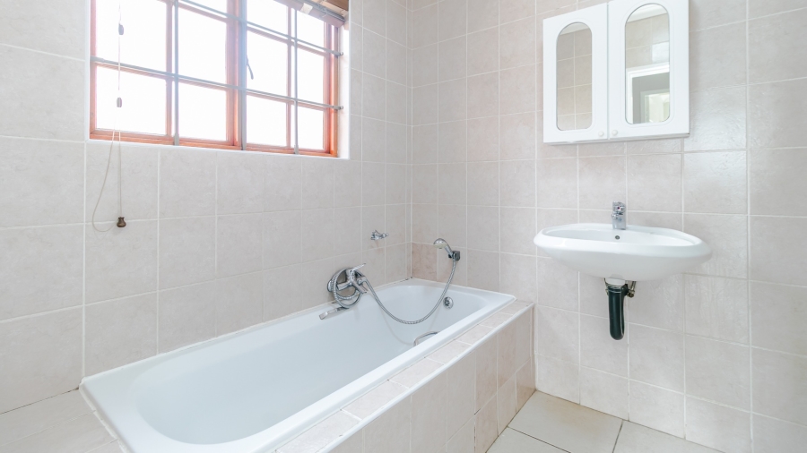 To Let 4 Bedroom Property for Rent in Kyalami Hills Gauteng