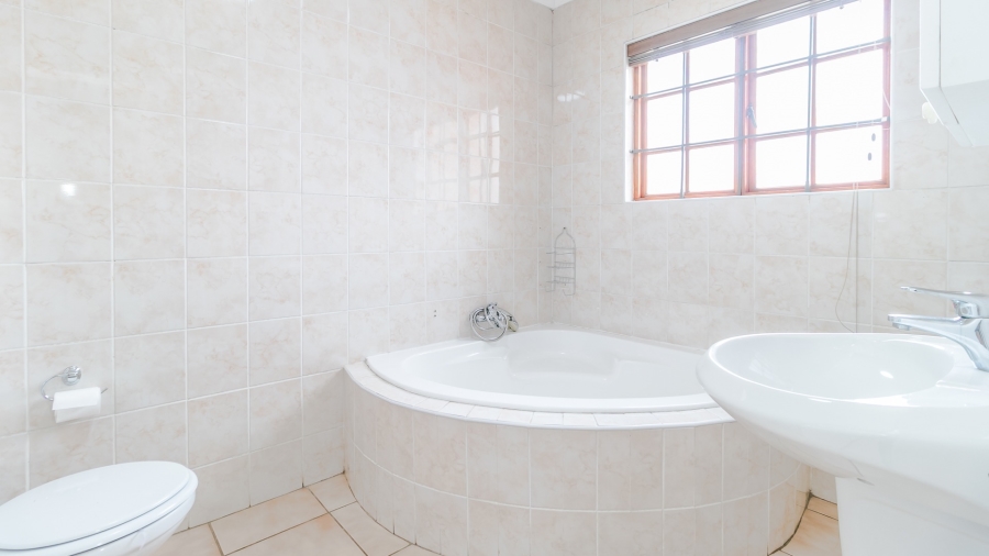 To Let 4 Bedroom Property for Rent in Kyalami Hills Gauteng