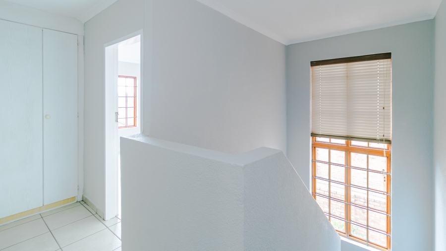 To Let 4 Bedroom Property for Rent in Kyalami Hills Gauteng