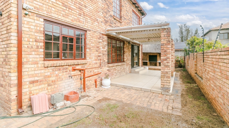 To Let 4 Bedroom Property for Rent in Kyalami Hills Gauteng