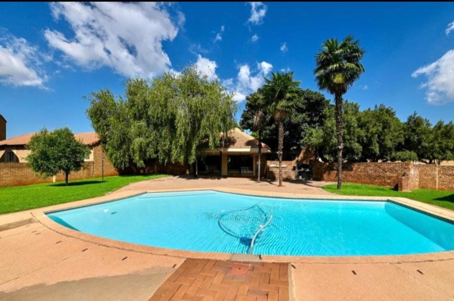 2 Bedroom Property for Sale in Olympus AH Gauteng