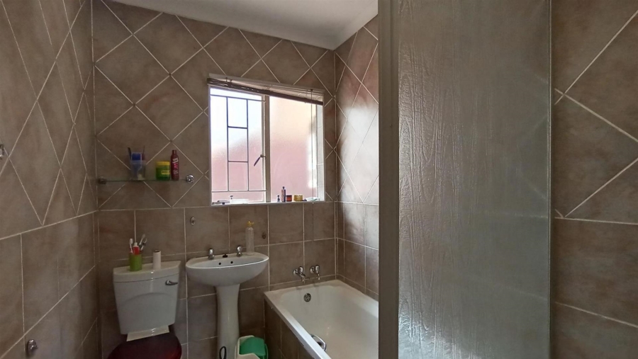 3 Bedroom Property for Sale in Terenure Gauteng